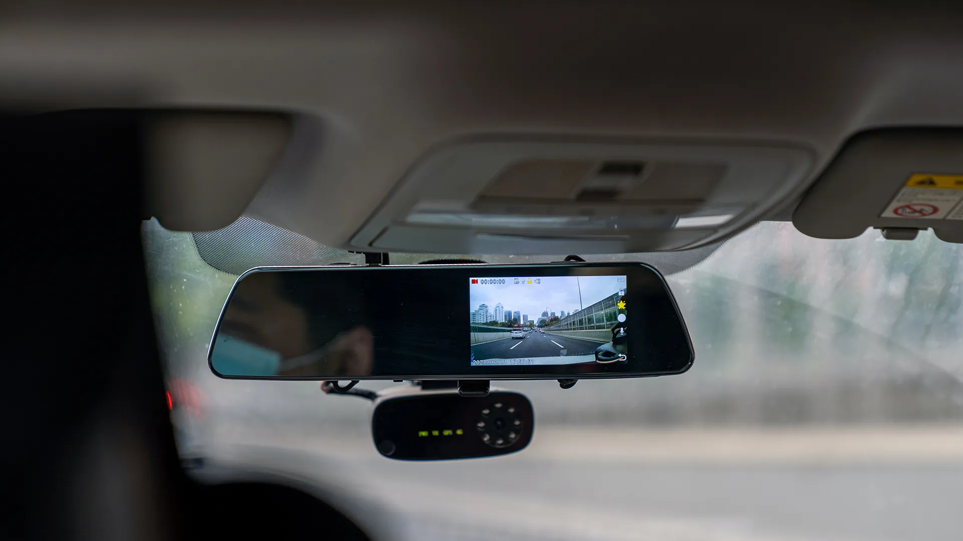Dashcam: Bukan Cuma Aksesori, Tapi Saksi Bisu Paling Jujur di Mobilmu!